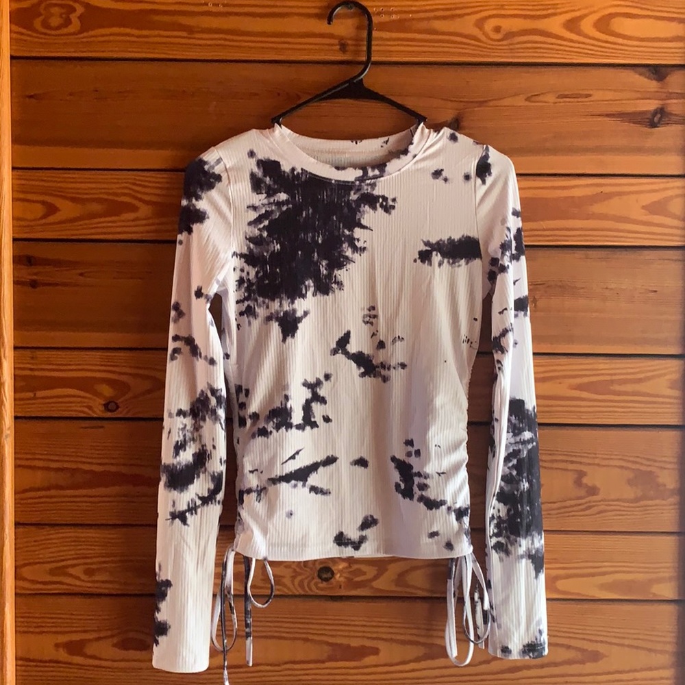 Long sleeve black and white tie-dye top